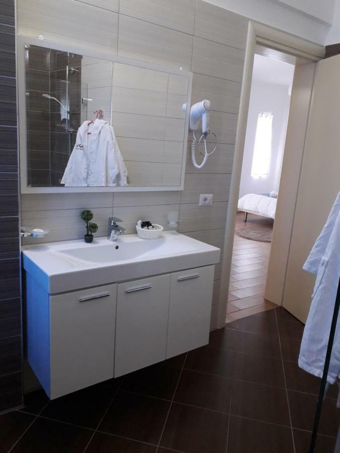 Aler Holiday Inn Sarande Phòng bức ảnh