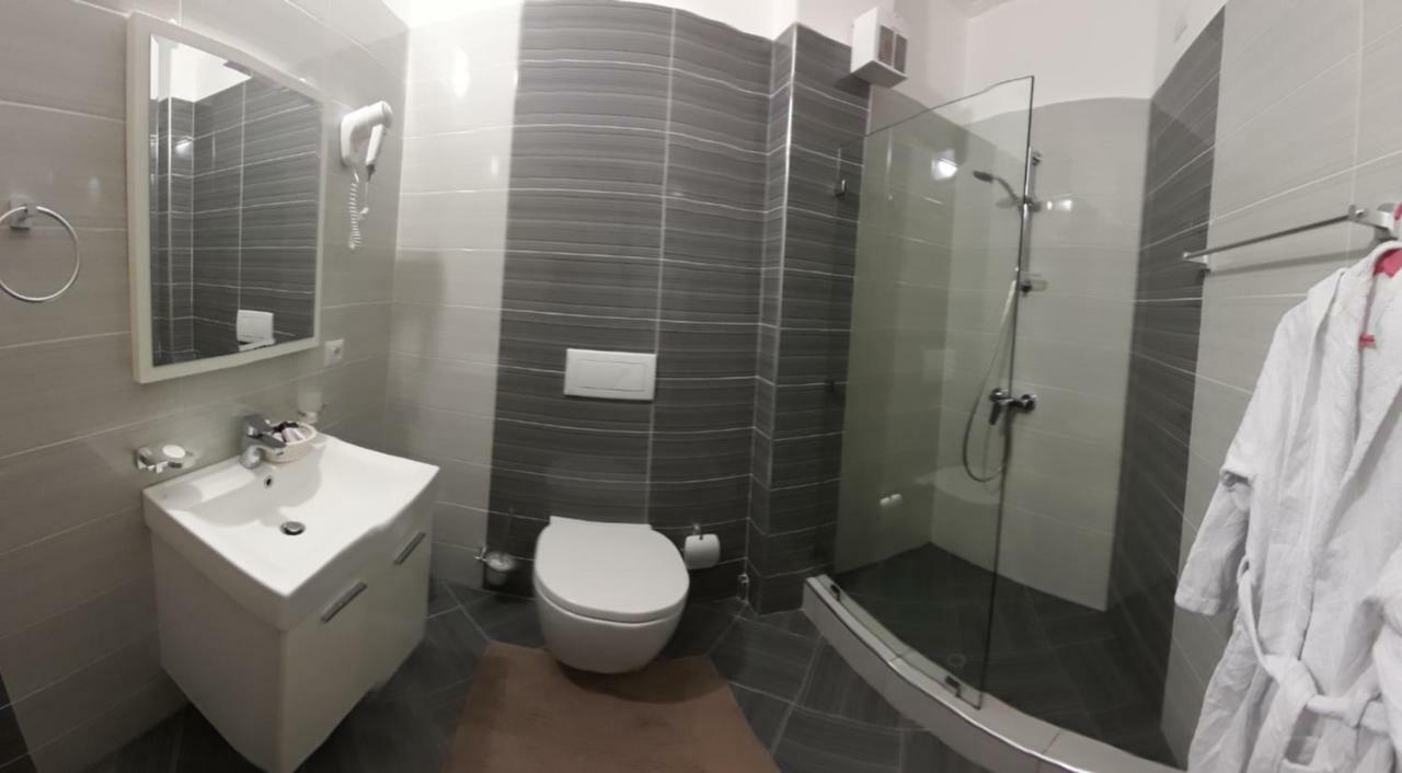 Aler Holiday Inn Sarande Phòng bức ảnh
